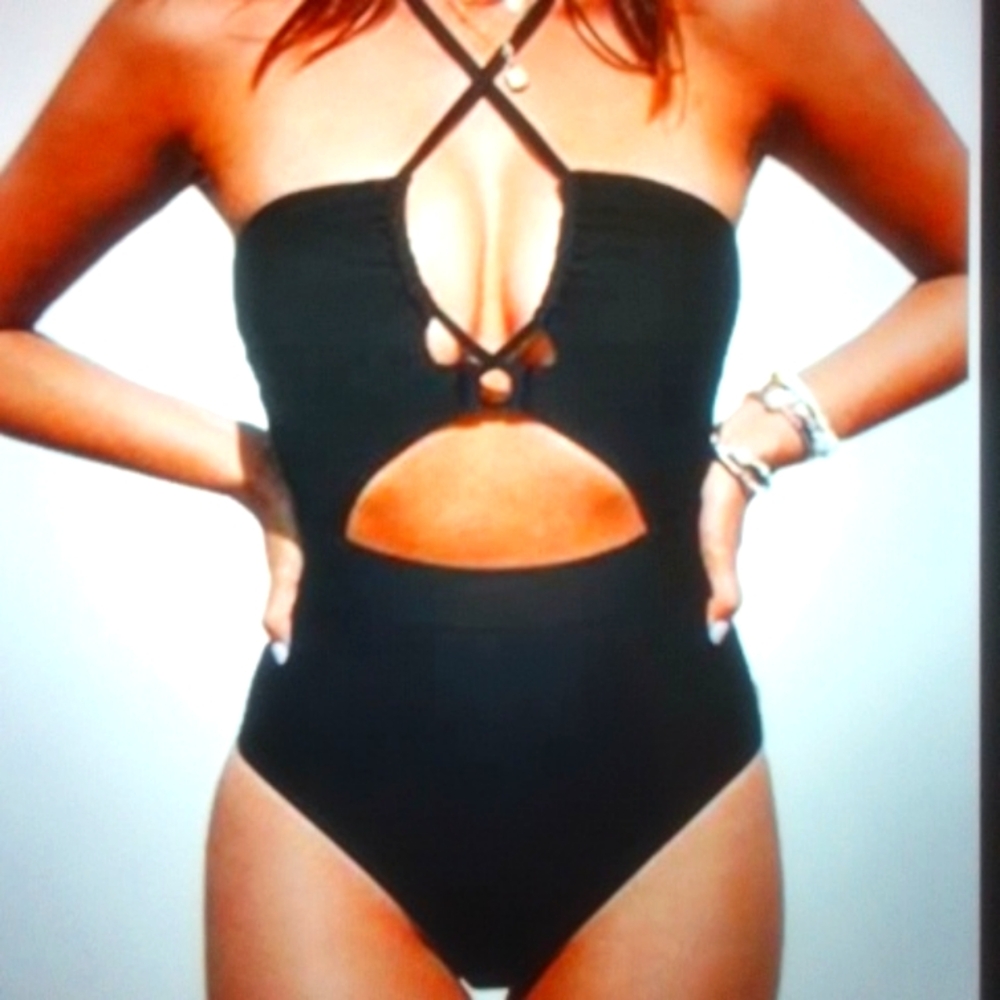NWT Cupshe women's one-piece swimsuit plunge neckline cut out criss cross